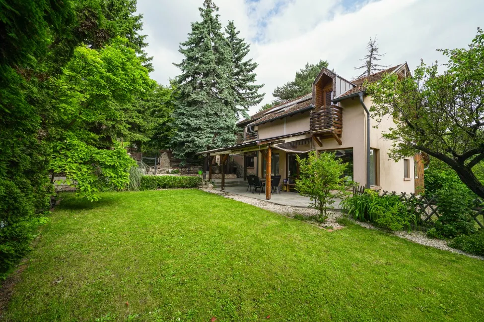 Casa En venta - 2049 Diosd HU Image 1
